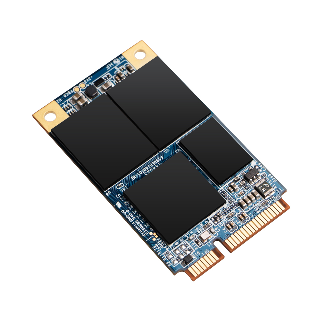 Zbliżenie na dysk SSD. Niebieska płytka drukowana z czarnymi blokami pamięci i złotymi złączami.