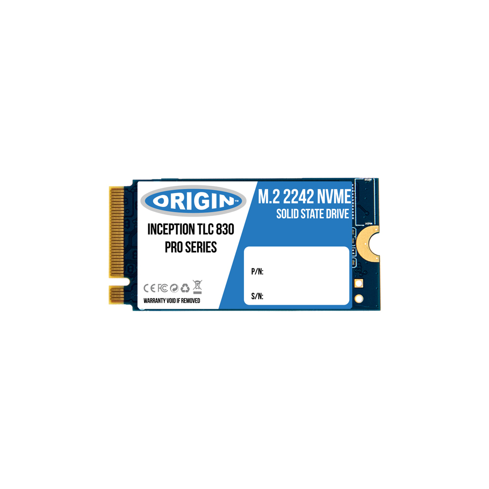Un SSD Origin con etichette blu e bianche. L'unità è piccola. Sfondo bianco.