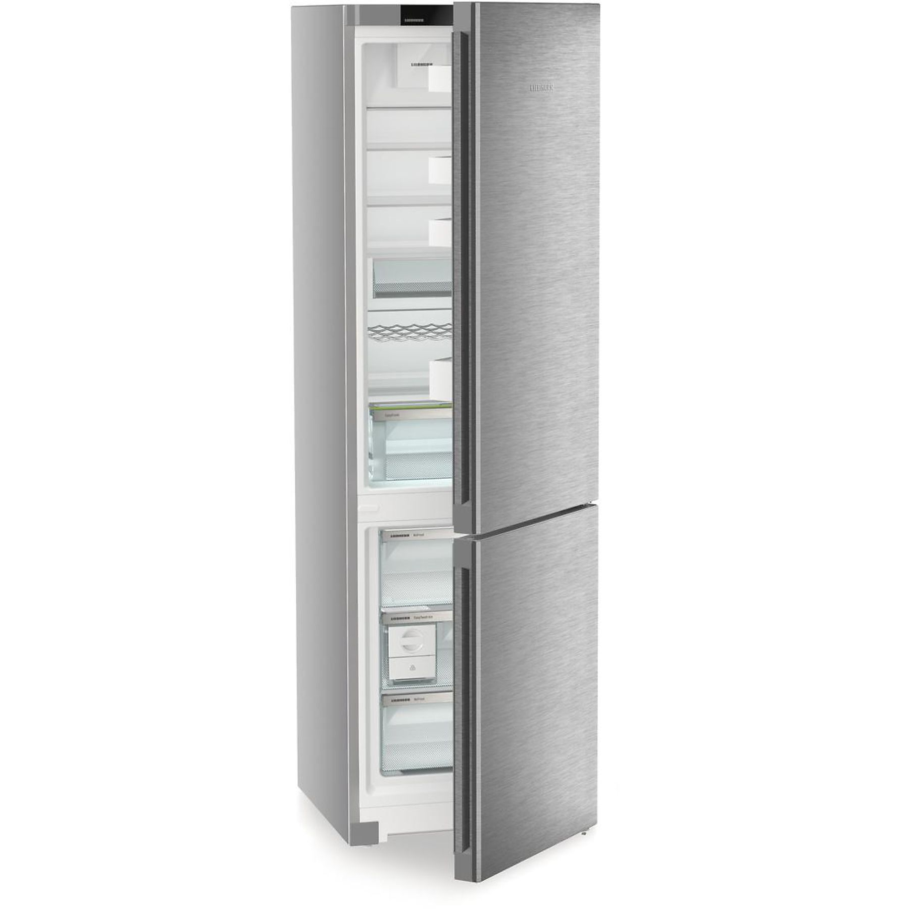 Refrigerador plateado, puerta abierta, mostrando estantes y contenido.