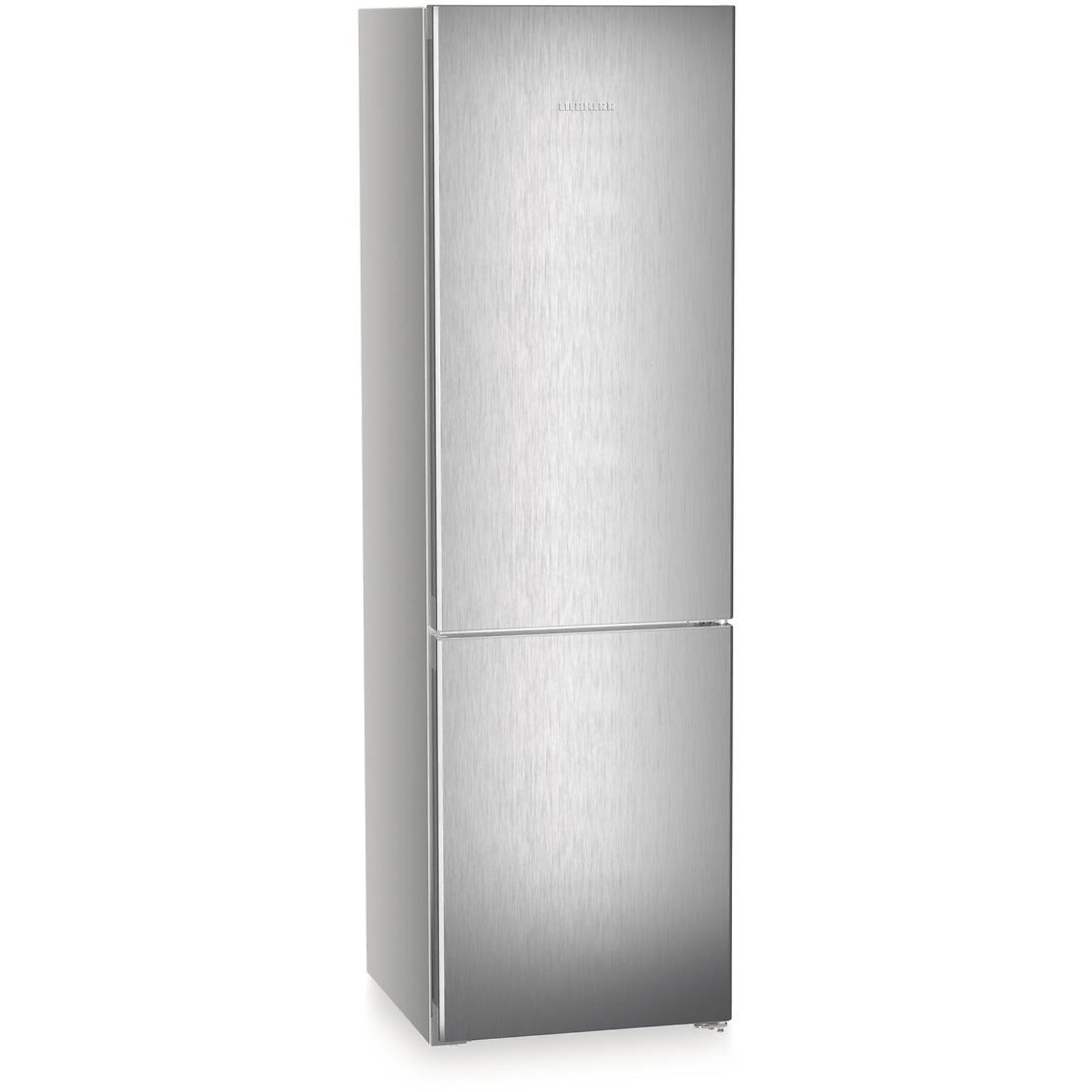 Silberner Liebherr-Kühlschrank auf weißem Hintergrund. Hohes, zweitüriges Design.