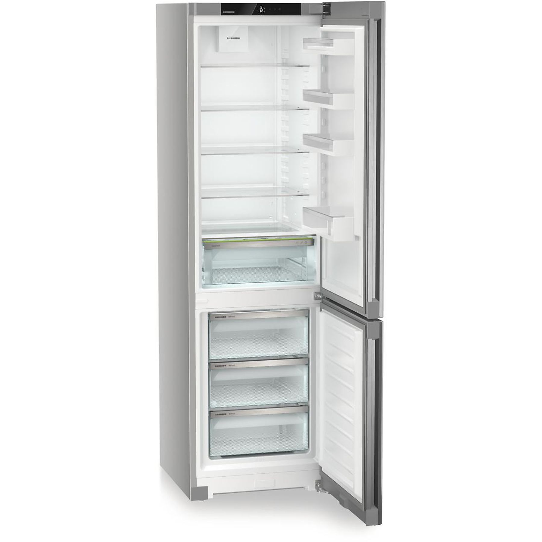 Silberner Liebherr-Kühlschrank, geöffnet, Innenraum mit Regalen, Schubladen und Inhalt.