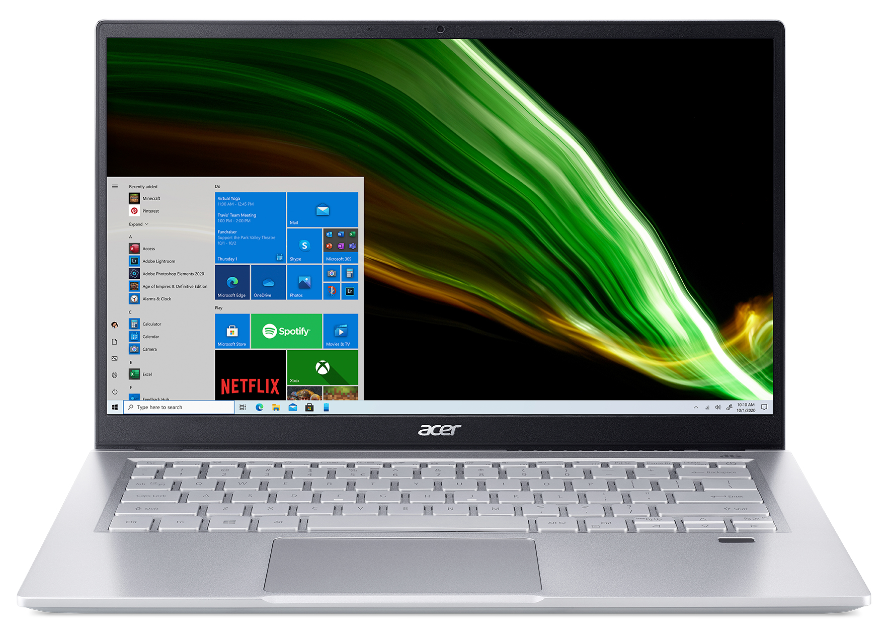 Zilveren Acer laptop open, Windows scherm zichtbaar. Apps weergegeven. Toetsenbord zichtbaar. Witte achtergrond.