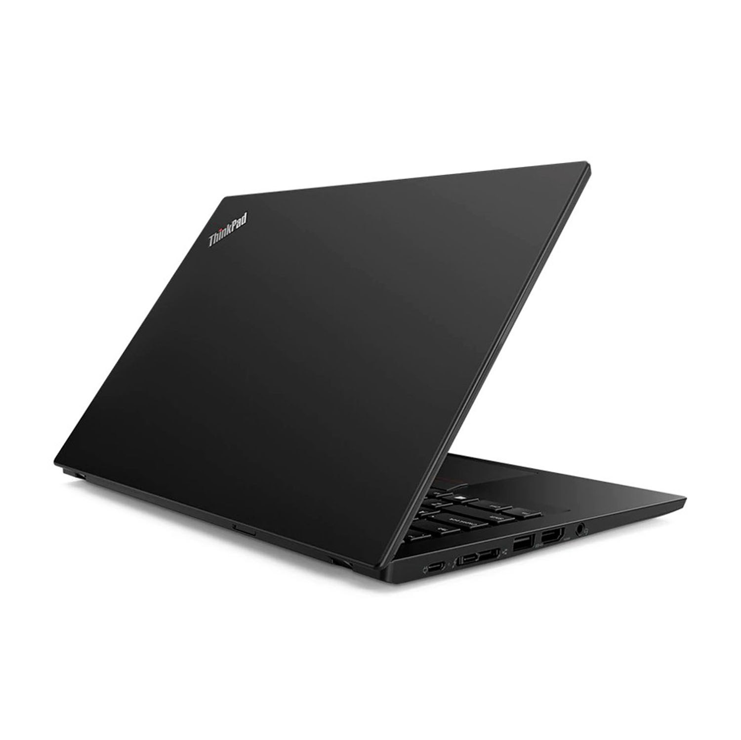 El portátil es negro y está cerrado. Fondo blanco. Muestra el logotipo de ThinkPad.