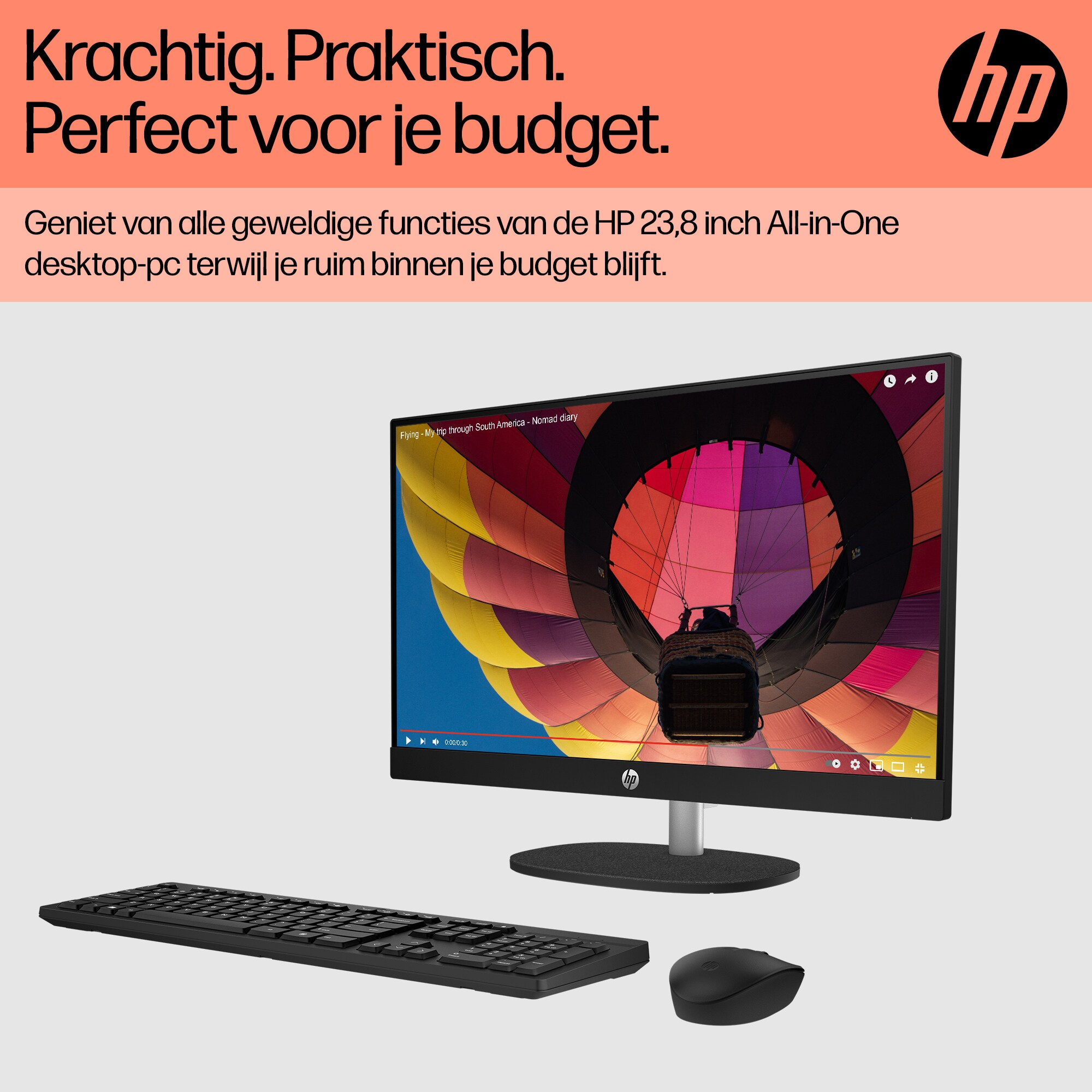 HP-monitor die een video van een heteluchtballon afspeelt boven een toetsenbord en muis.