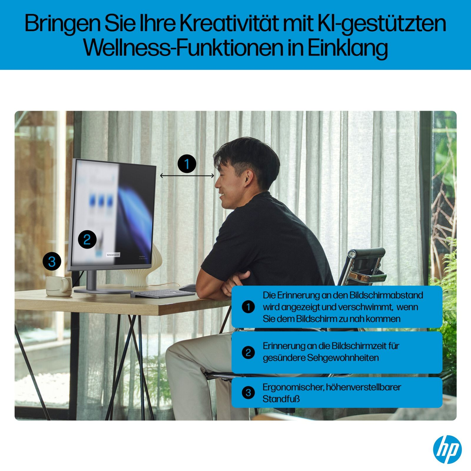 Eine Person benutzt einen Computer mit einem Monitor, der Informationen anzeigt. Es gibt Text.