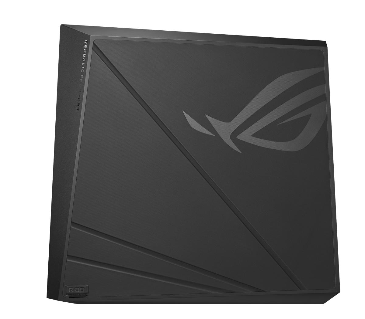 Schwarzes ROG-Computergehäuse mit kantigem Design und Logo, angewinkelte Ansicht.