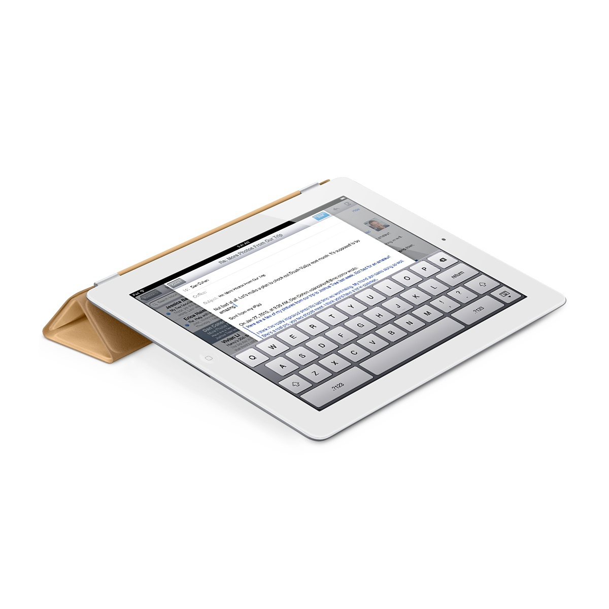 Un iPad con custodia color crema su sfondo bianco. Lo schermo mostra un editor di testo.