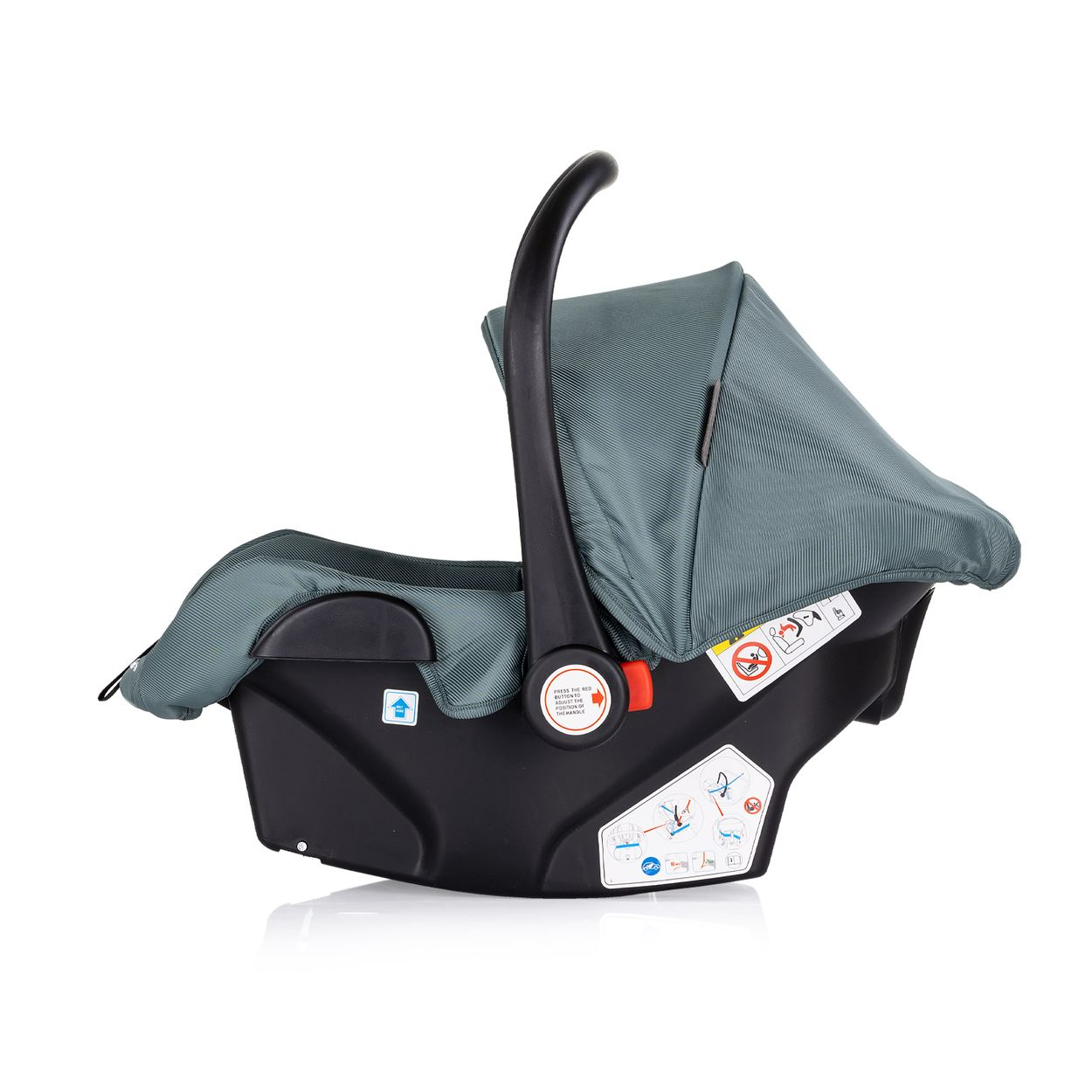 Ein Babyautositz in Grau und Schwarz mit Griff und Sonnenblende. Auf weißem Hintergrund.
