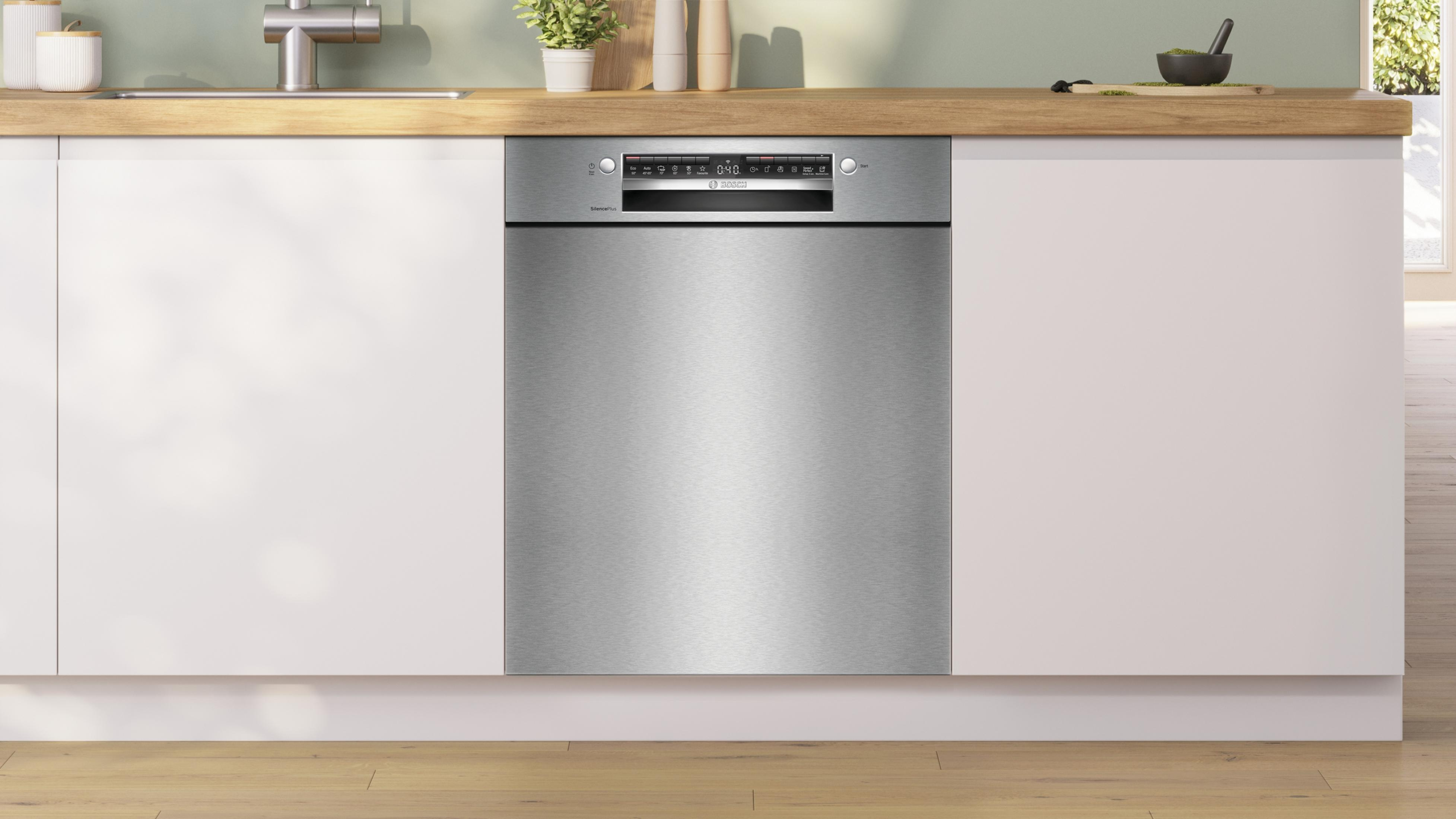 Lavastoviglie installata in una cucina, che mostra il pannello frontale.