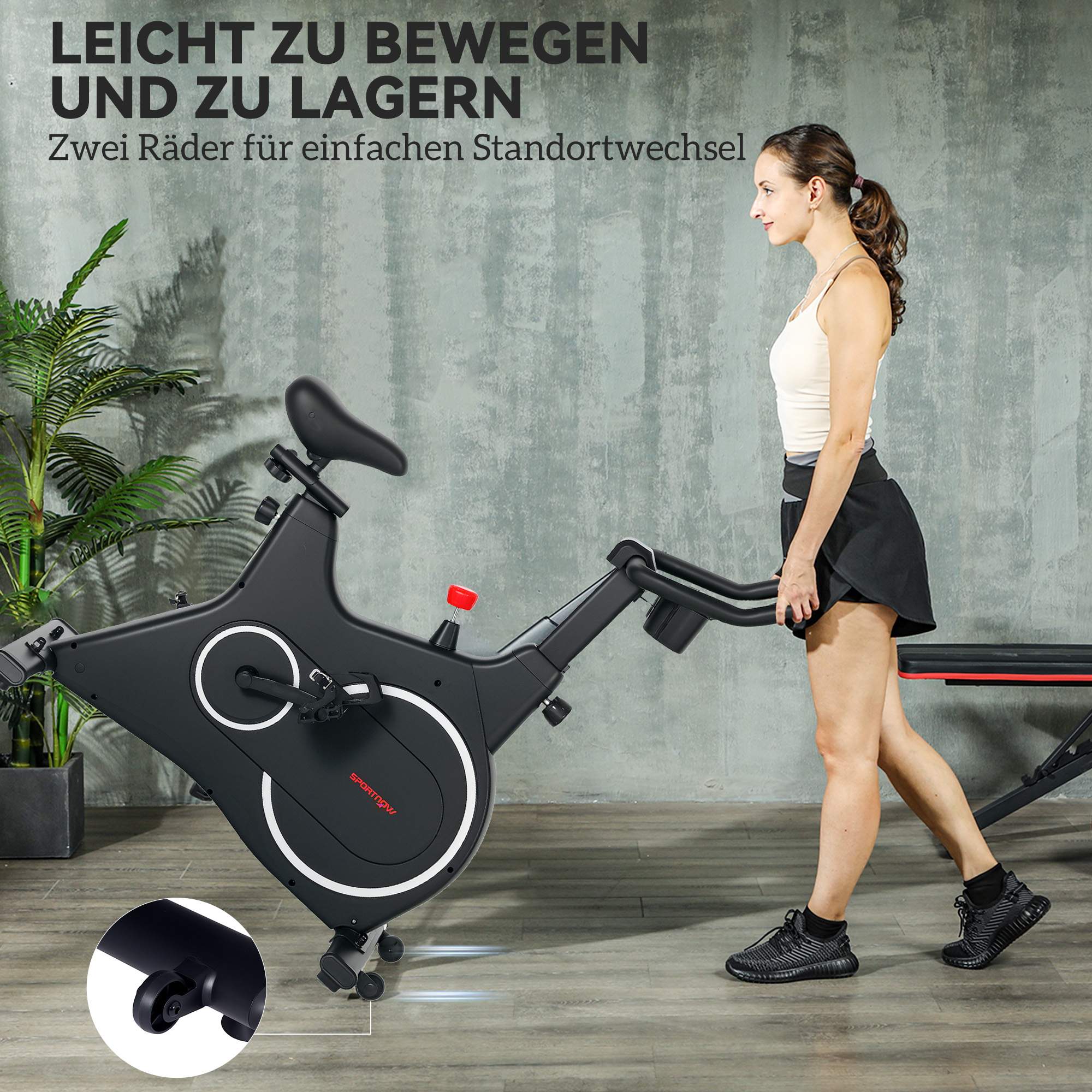 Frau benutzt ein schwarzes stationäres Trainingsfahrrad in einem Raum.