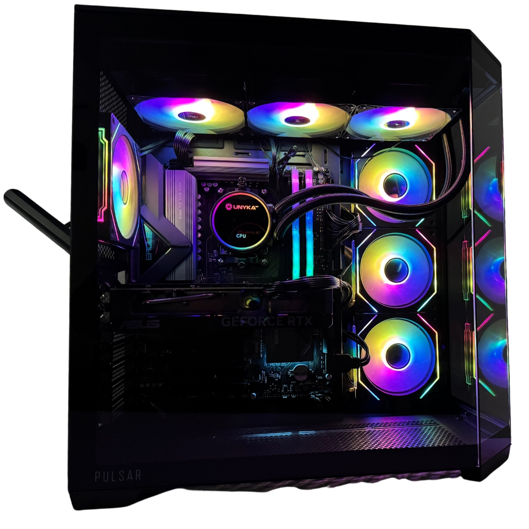 Carcasa de PC para juegos con componentes visibles e iluminación RGB. Dentro de la carcasa hay un interior negro.