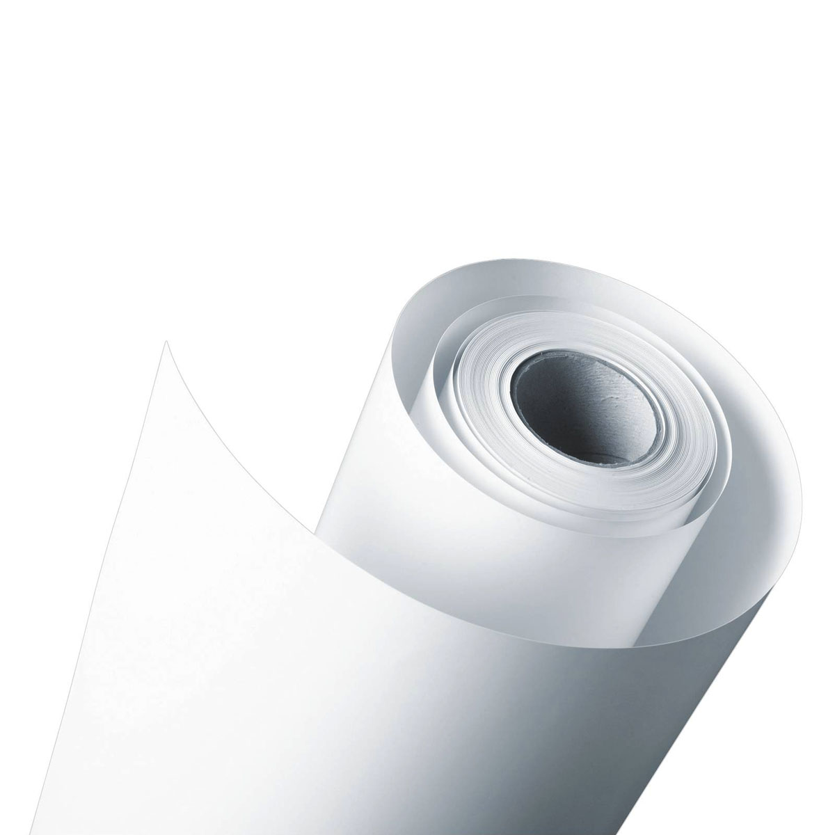 Eine Rolle weißes Papier auf weißem Hintergrund, teilweise abgerollt.