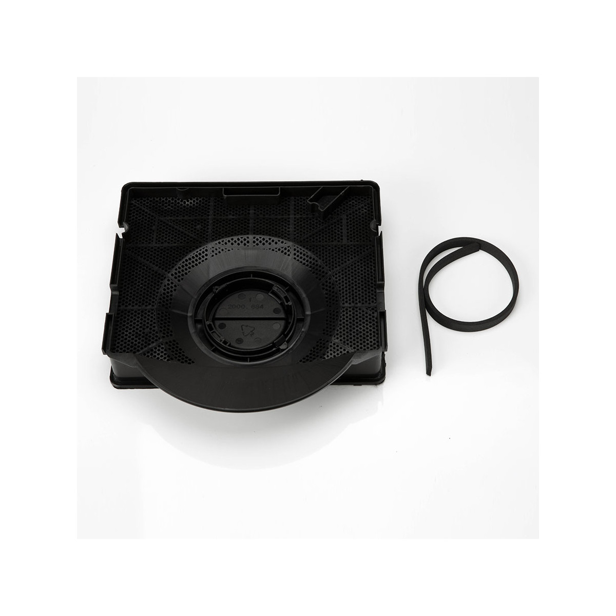 Czarny filtr z okrągłym środkiem i odłączoną czarną gumową uszczelką.