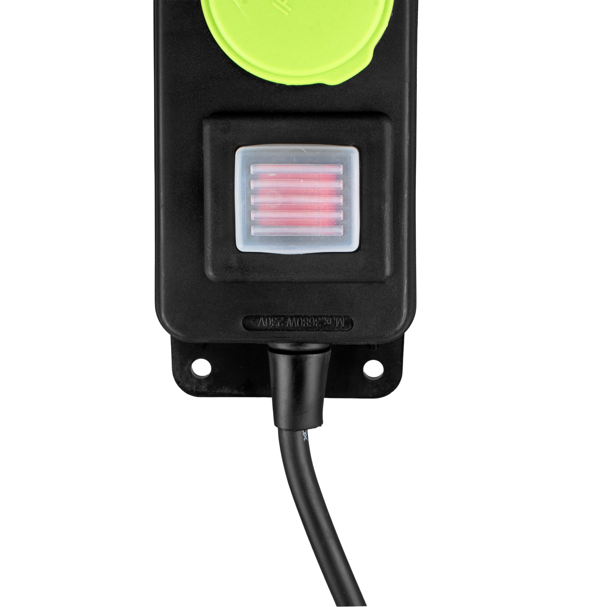 Czarna listwa zasilająca z czerwonym podświetlanym przełącznikiem, zieloną osłoną. Białe tło.