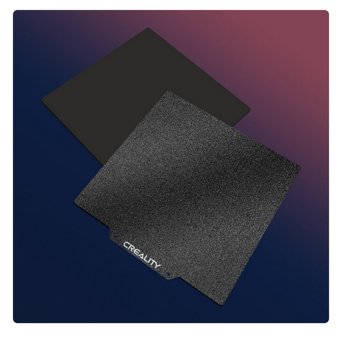 Dwie płyty Creality, jedna czarna, druga czarna teksturowana, na gradientowym tle.