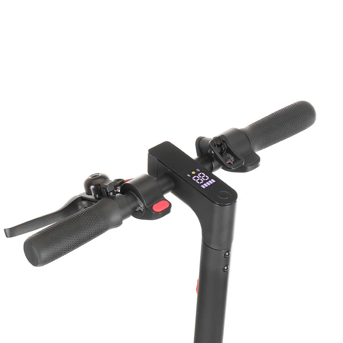 Zbliżenie kierownicy czarnej hulajnogi, z wyświetlaczem, dzwonkiem i czerwonym przyciskiem.