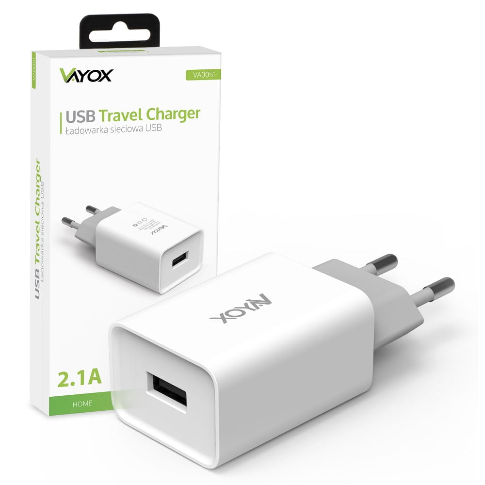 Ładowarka podróżna USB w pudełku i z boku, biała, marka Vayox.