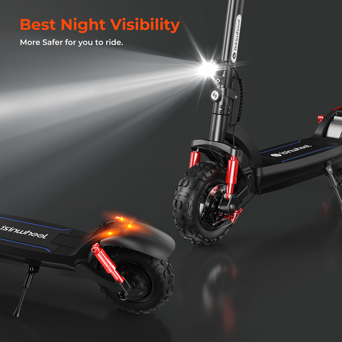 Dwie hulajnogi elektryczne z włączonymi reflektorami, scena nocna i ciemne tło.