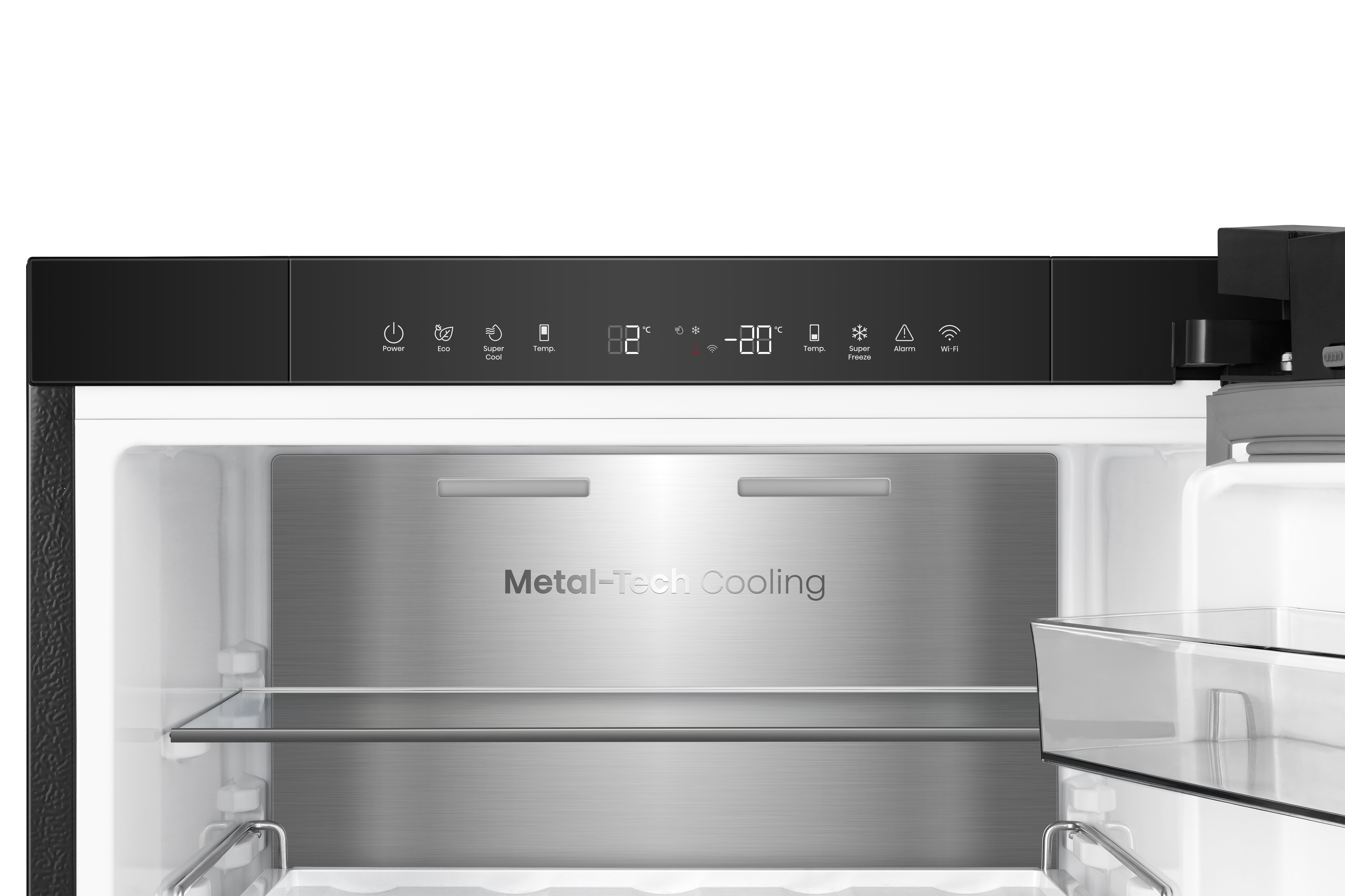 Innenraum eines Kühlschranks mit Metal-Tech-Kühlung. Zeigt Temperatureinstellungen.