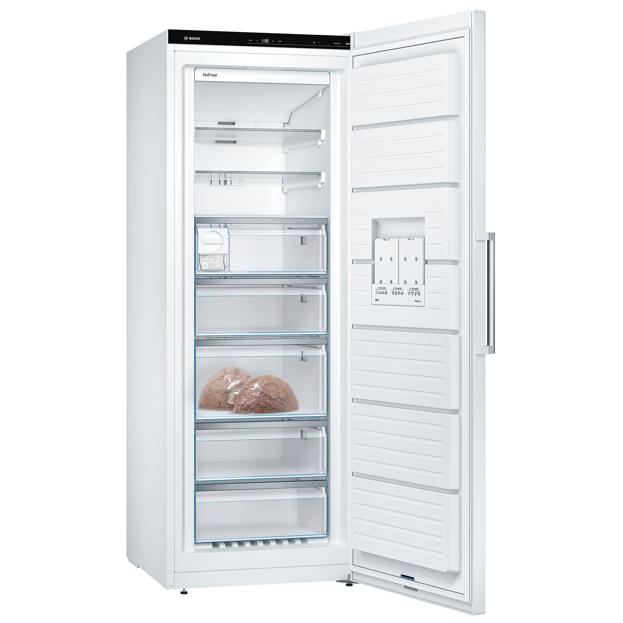 Weißer Kühlschrank, offene Tür mit Regalen und Schubladen. Essen darin.