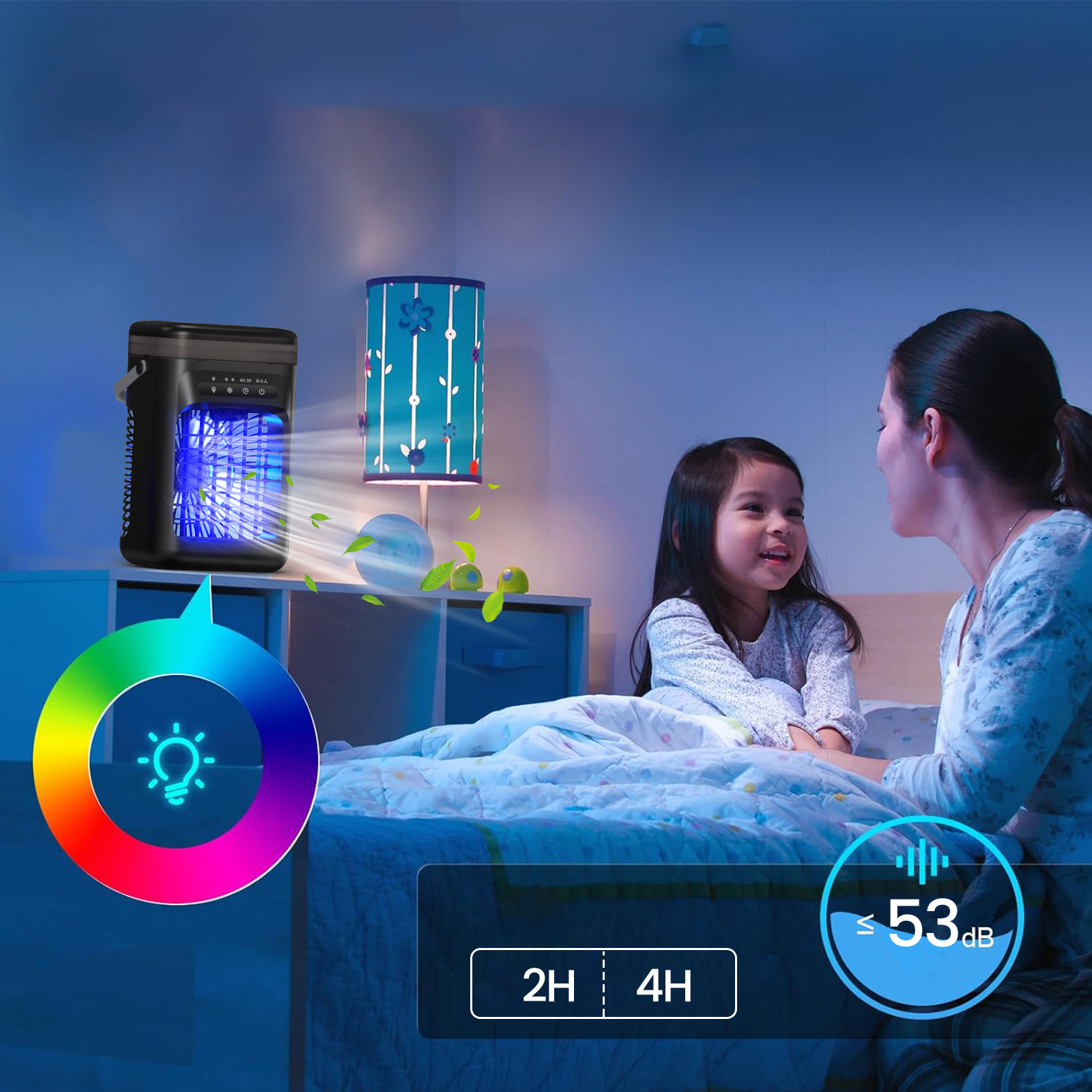 Eine Frau und ein Kind sitzen in der Nähe einer Mückenfalle und einer Lampe. Die Falle emittiert blaues Licht, der Ton 53dB.