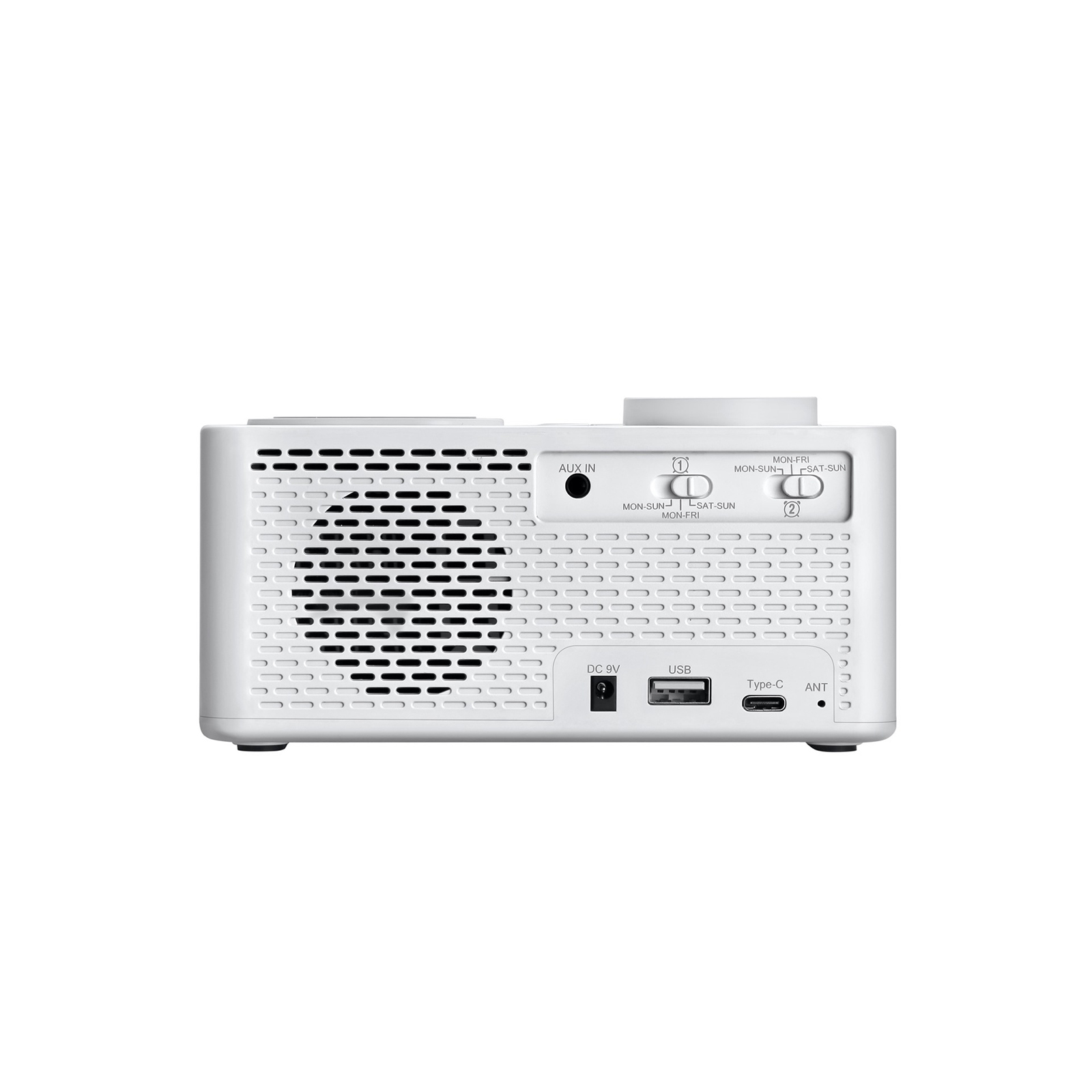 Weißes Radio mit Knöpfen, USB-Anschluss und Antenne. Perforiertes Lautsprecherfeld und Branding an der Seite.