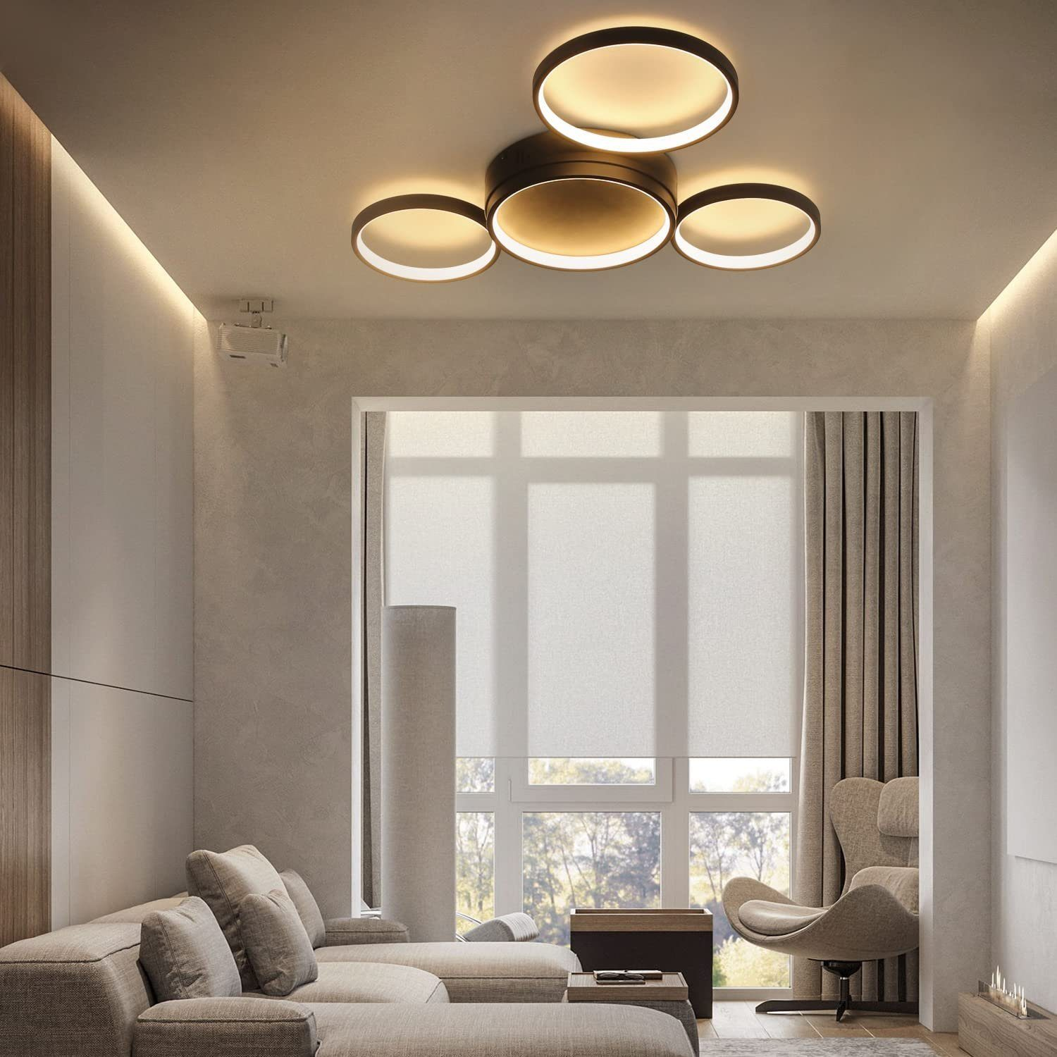 Wohnzimmer mit modernem Design. Deckenleuchten sind prominent. Mit Sofa und großem Fenster.