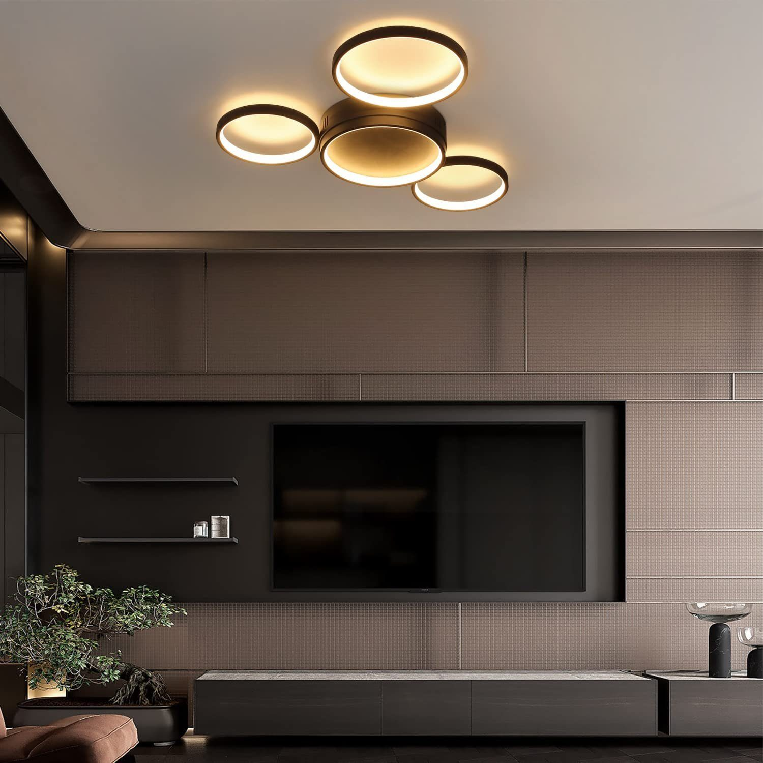 Wohnzimmer mit moderner Deckenleuchte, TV und dunkelbrauner Einbauwand.