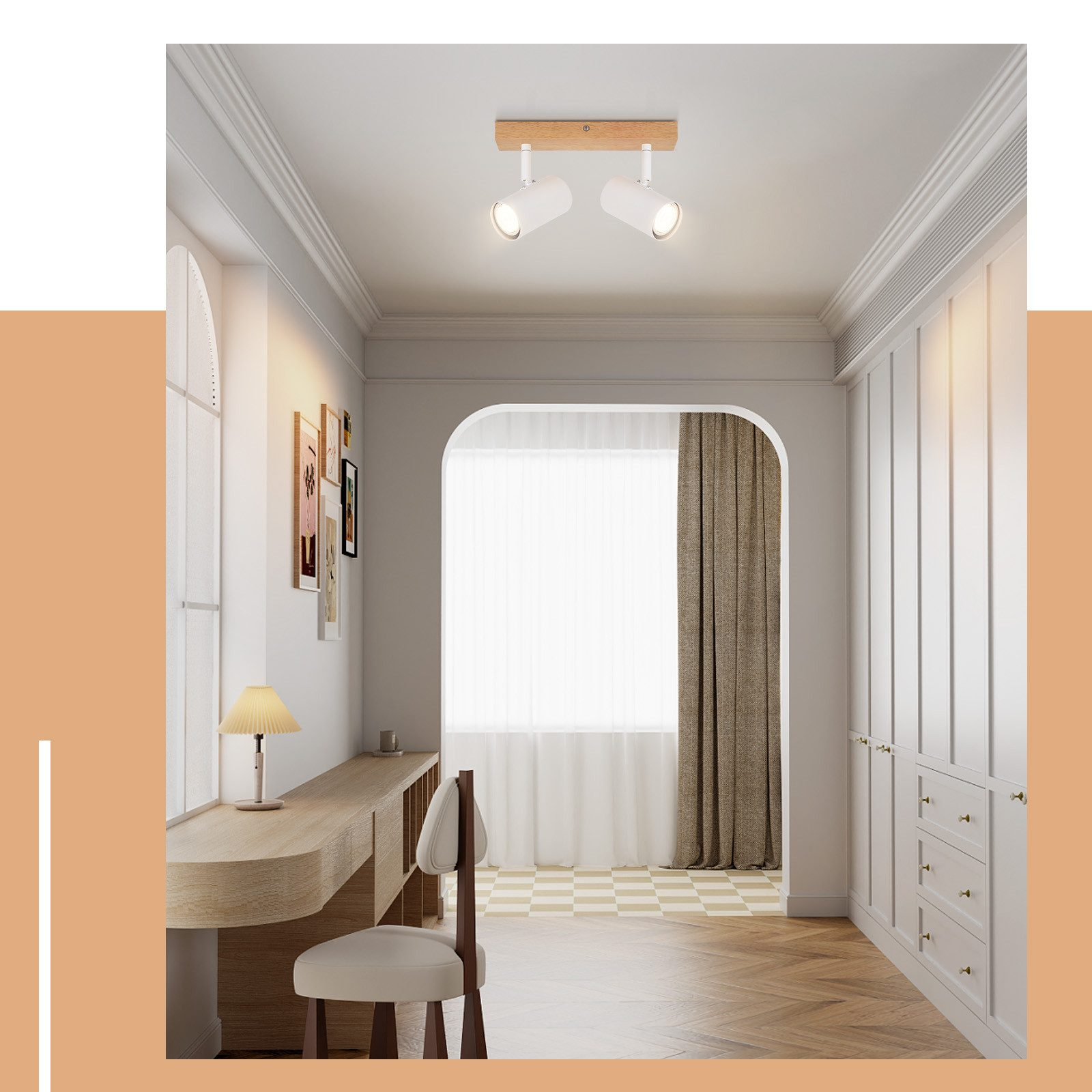 Un corridoio luminoso con pareti bianche e un'apparecchio a soffitto in legno con due luci.