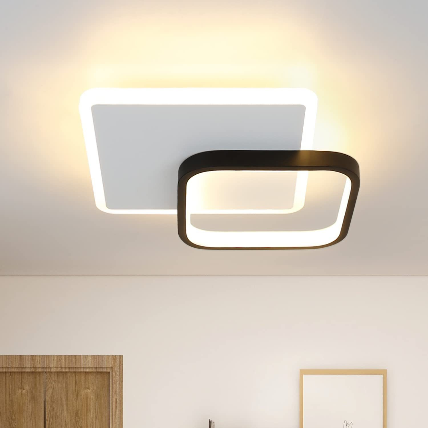 Luminaria de techo moderna con dos formas cuadradas superpuestas, una blanca y otra negra.