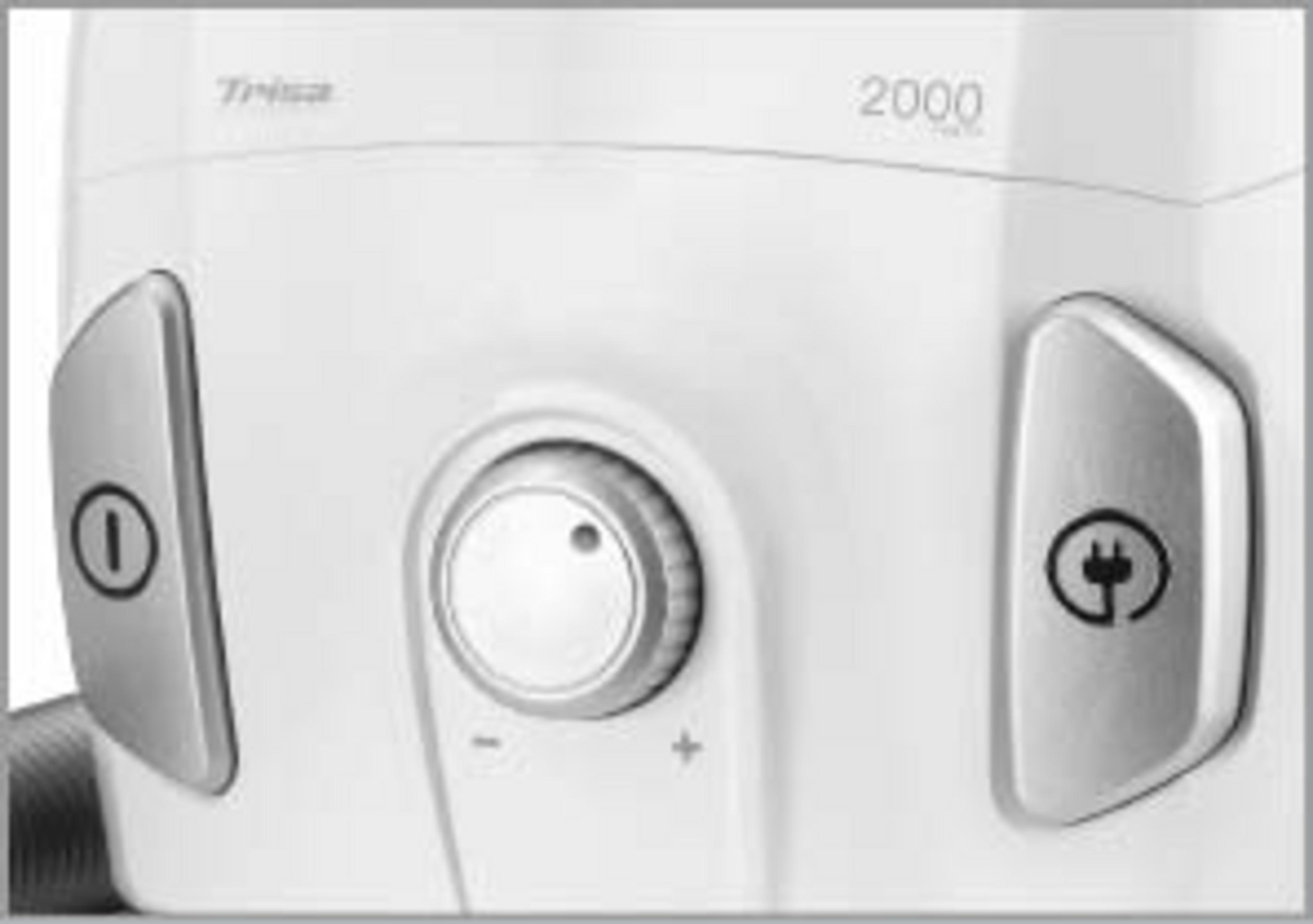 Nahaufnahme eines weißen Staubsaugers mit Ein-/Ausschalt- und Steckerknöpfen sowie einem zentralen Drehknopf.