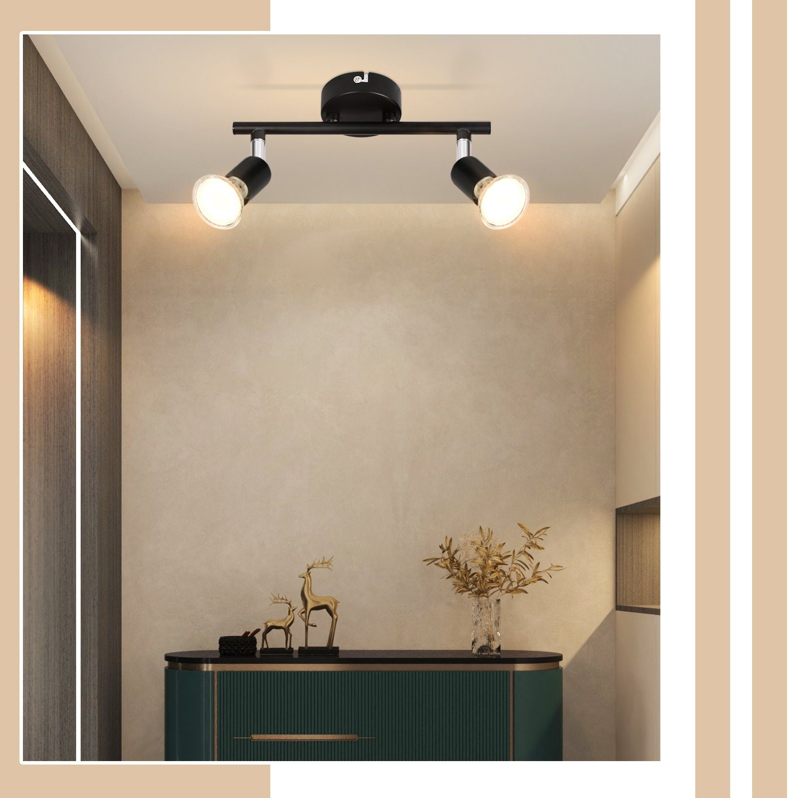 Soffitto con due faretti, mobile decorativo con oggetti e parete beige.
