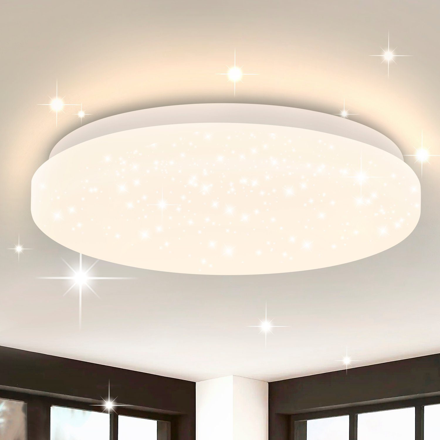 Weißes, rundes Deckenlicht, das helles Licht aussendet. Funkelnder Effekt mit Lichtern im Raum.