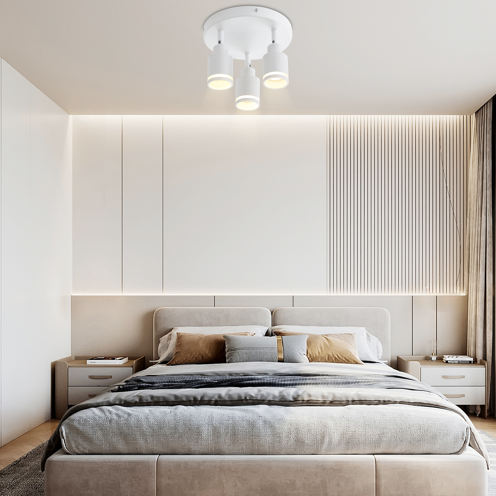 Una camera da letto con un letto, comodini e una luce a soffitto bianca. Le pareti sono di colore chiaro.