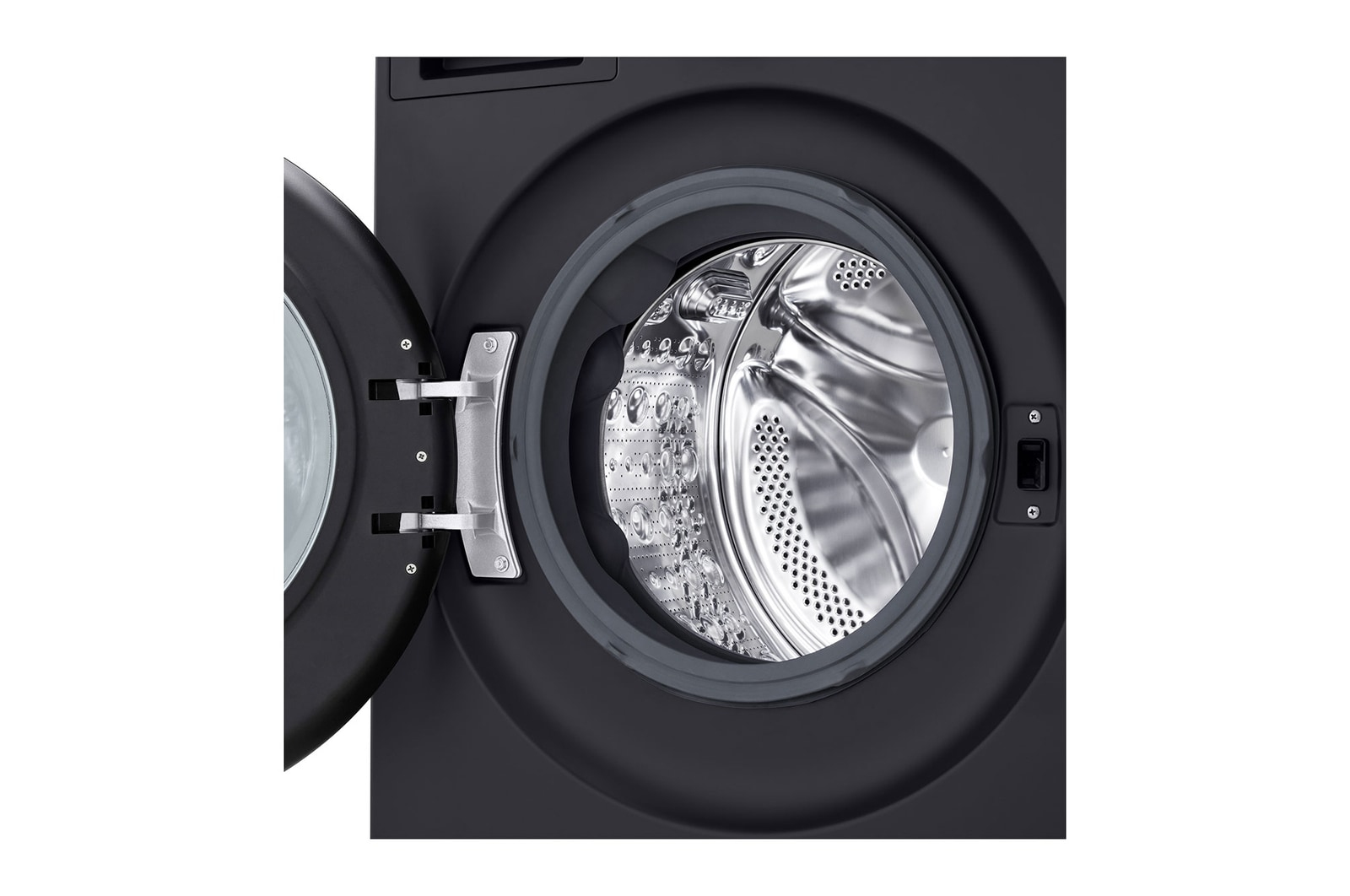 Primo piano della porta aperta di una lavatrice nera. Cestello in acciaio inox visibile.