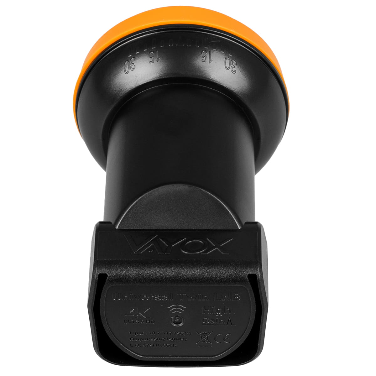 Zbliżenie czarnego konwertera LNB z pomarańczową nasadką.