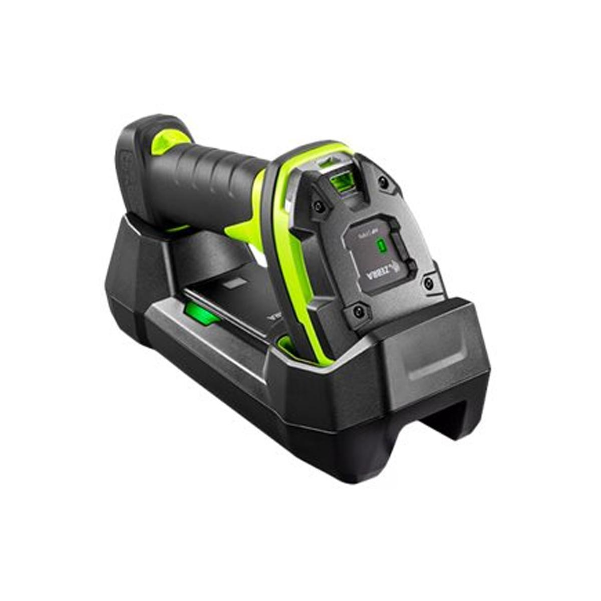 Uno scanner di codici a barre nero e verde con base di ricarica, isolato su bianco.