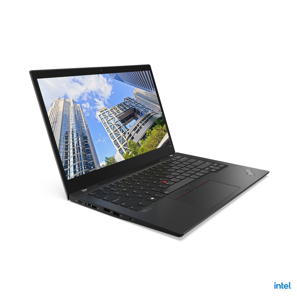 Schwarzer Laptop, leicht geöffnet, zeigt Stadtlandschaft auf dem Bildschirm.