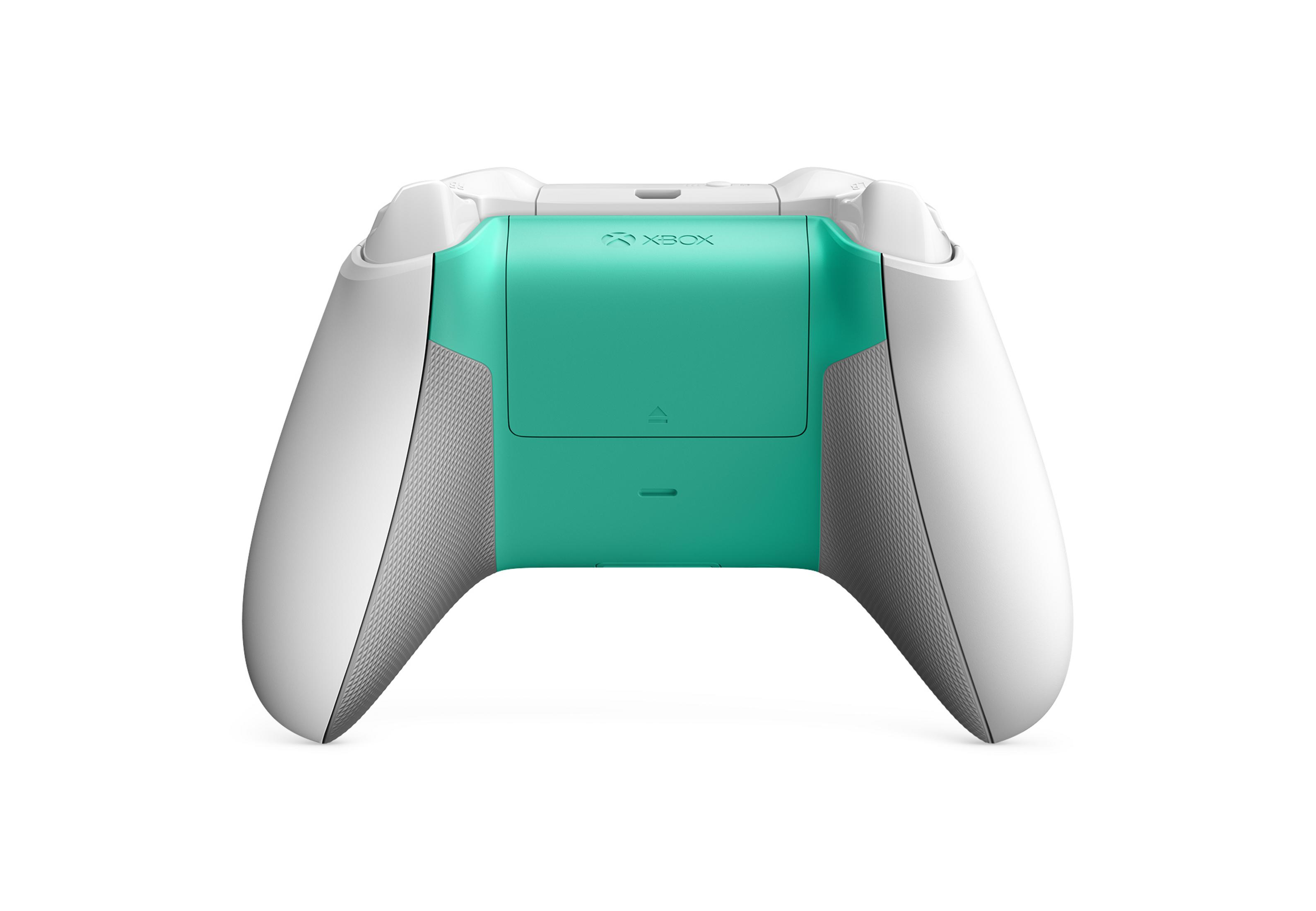 Rückseite eines weißen und tealfarbenen Xbox-Controllers, zeigt das Batteriefach.
