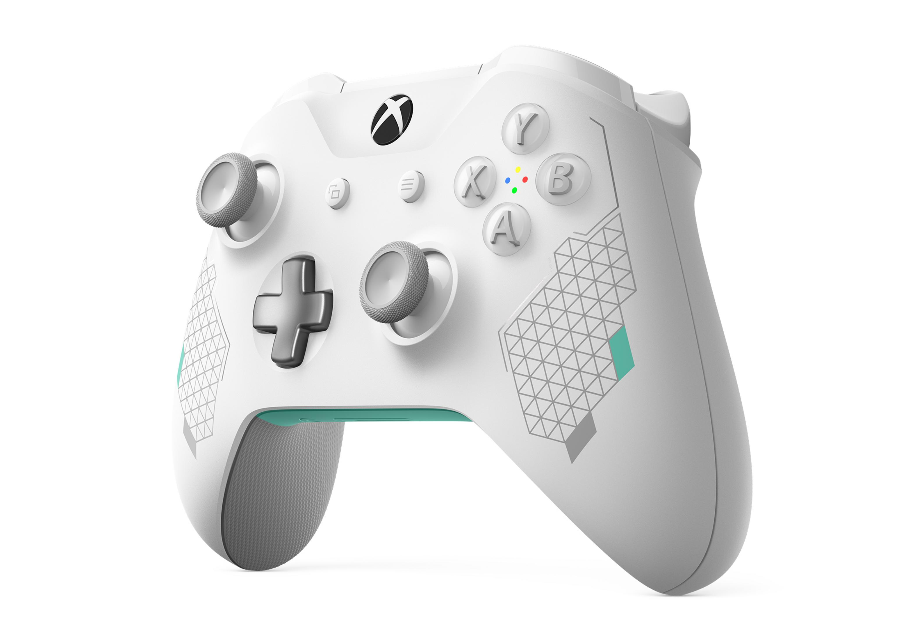 Ein weißer Xbox-Controller mit grauem Steuerkreuz und Tasten, vor weißem Hintergrund. Der Controller ist angewinkelt.
