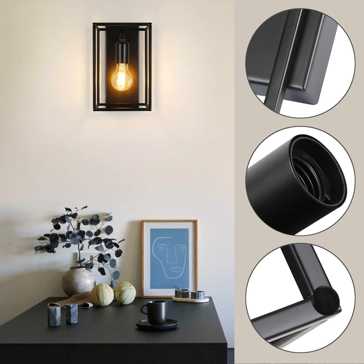 Una lampada da parete nera con lampadina visibile e un tavolo con decorazioni.