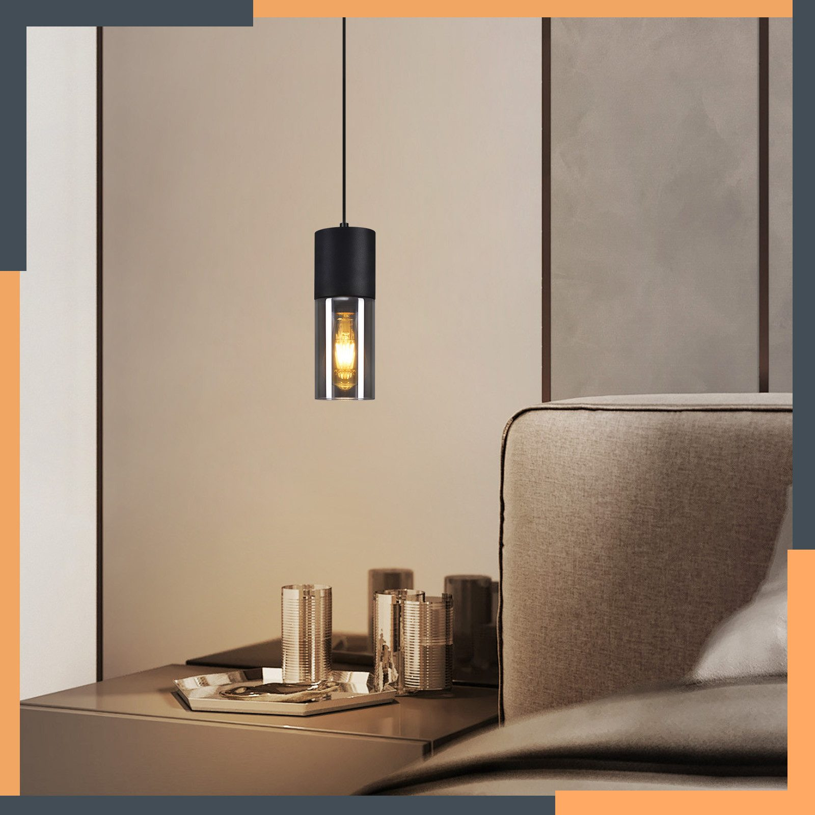 Czarna lampa wisząca z widoczną, podświetloną żarówką w szklanej rurze, w sypialni.