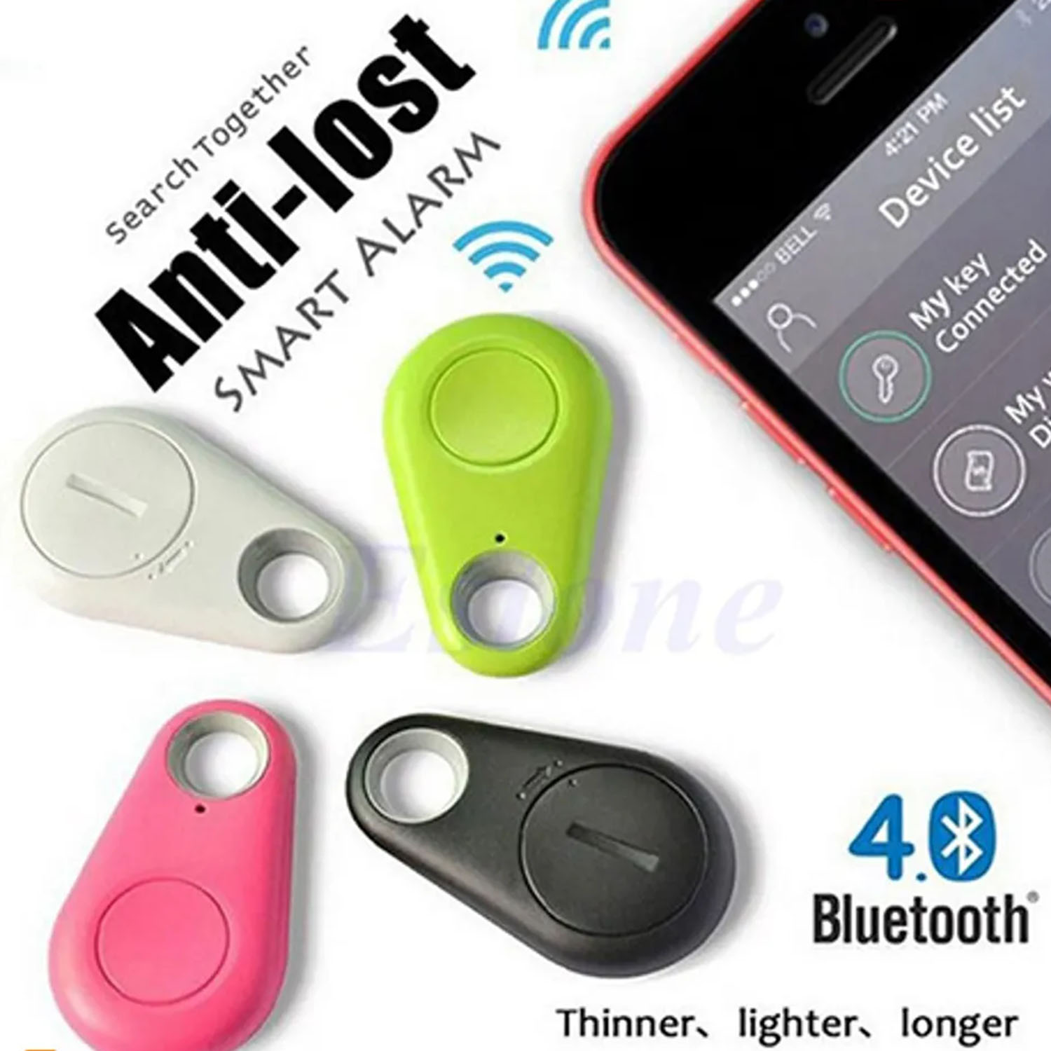 Mehrere Anti-Verlust-Smart-Alarme in Weiß, Grün und Rosa. Ein Smartphone zeigt einen verbundenen Schlüssel an.