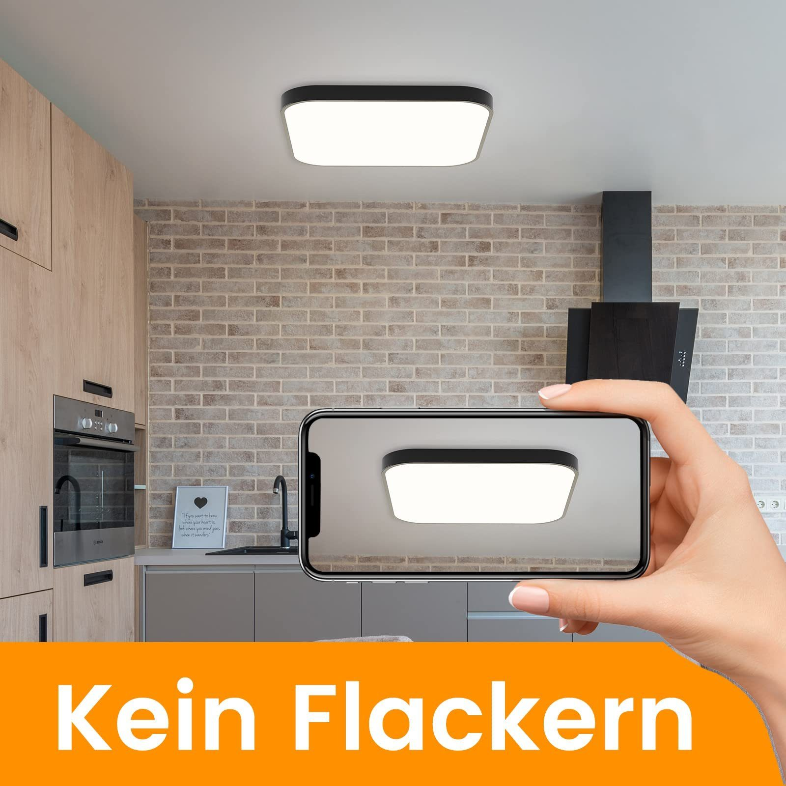 Eine Person, die ein Telefon hält, das eine quadratische Deckenleuchte in einer Küche zeigt; Text: 'Kein Flackern'.