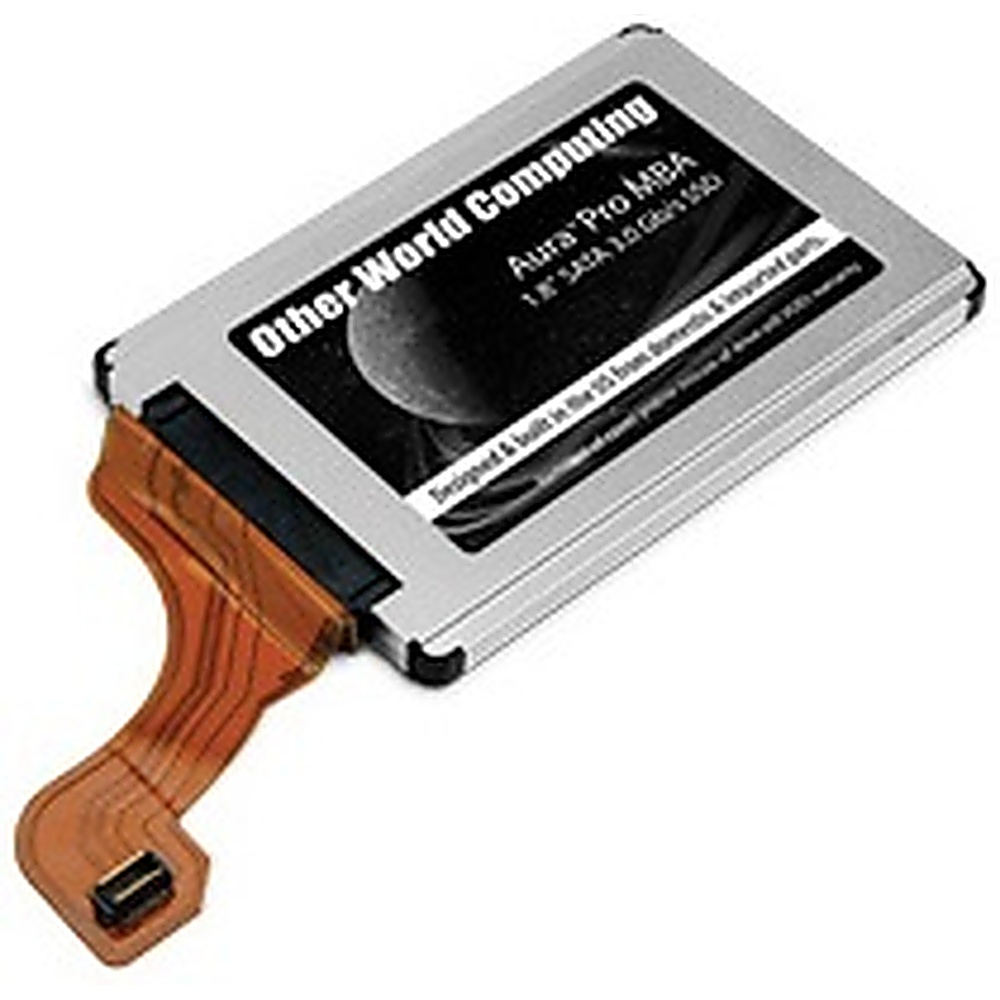 Un SSD argentato con un'etichetta nera che recita 'Other World Computing Aura Pro MBA'.