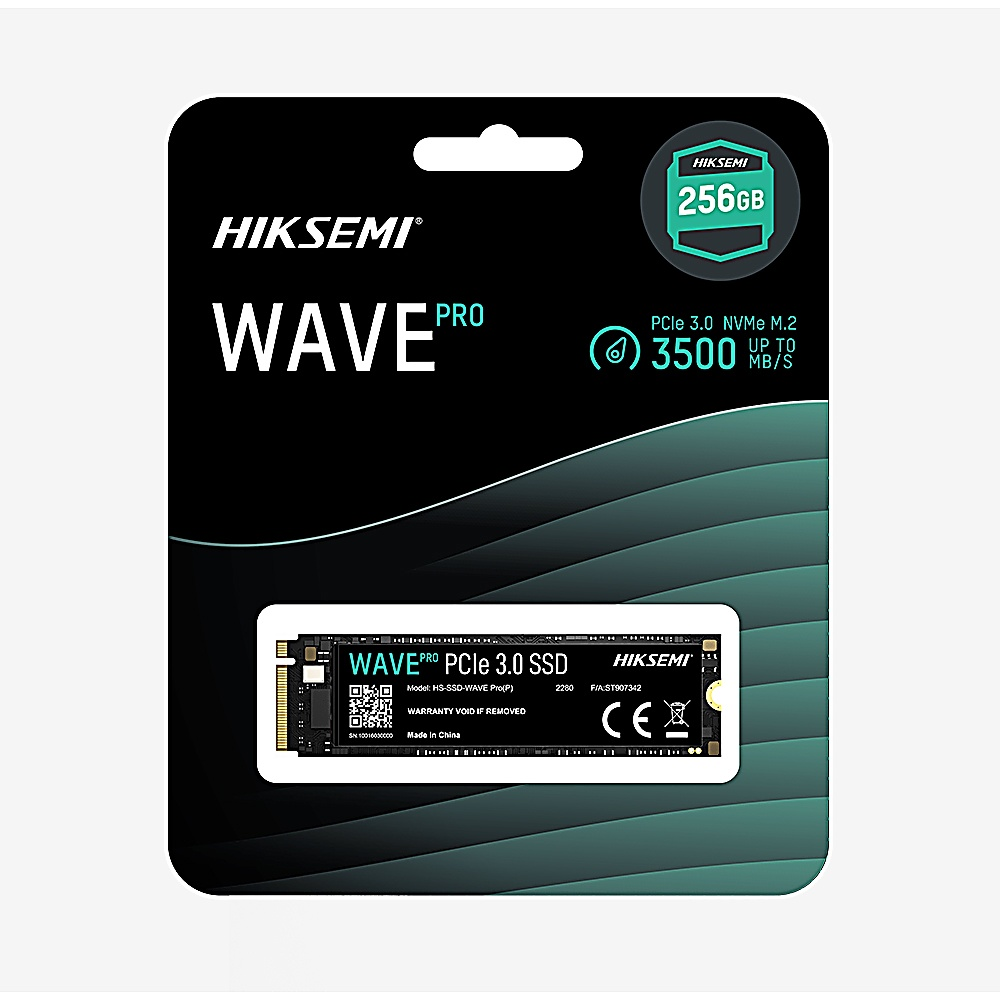SSD-Verpackung. Draufsicht. Schwarze Karte mit Text und QR-Code. Weißer Hintergrund.