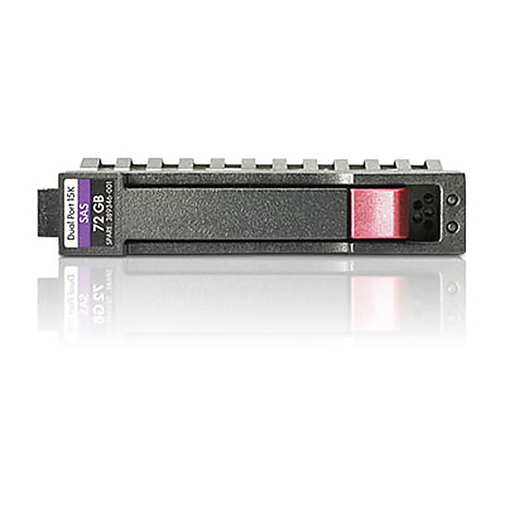 Un disco duro SAS negro y gris con una etiqueta morada. La etiqueta indica una capacidad de 72 GB.