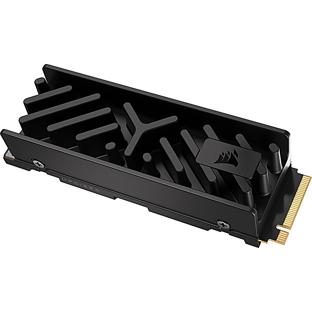 Czarny dysk SSD Corsair PCIe 5.0. Dysk SSD ma czarny radiator z logo Corsair.