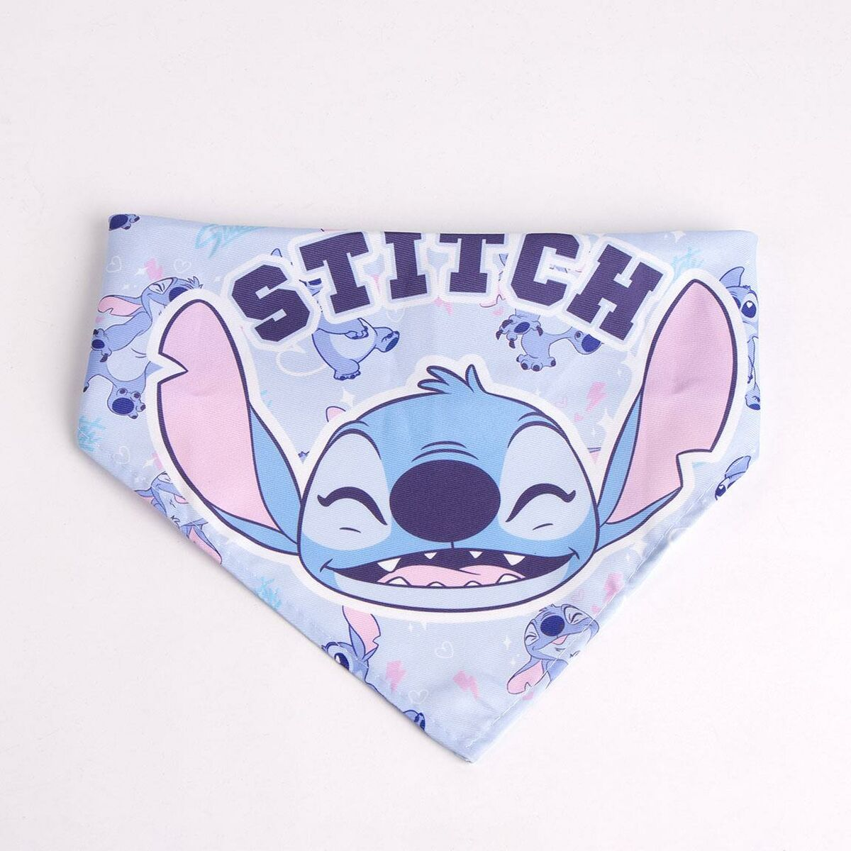 Bandana blu di Stitch con la faccia di Stitch e testo 'Stitch' su sfondo bianco.