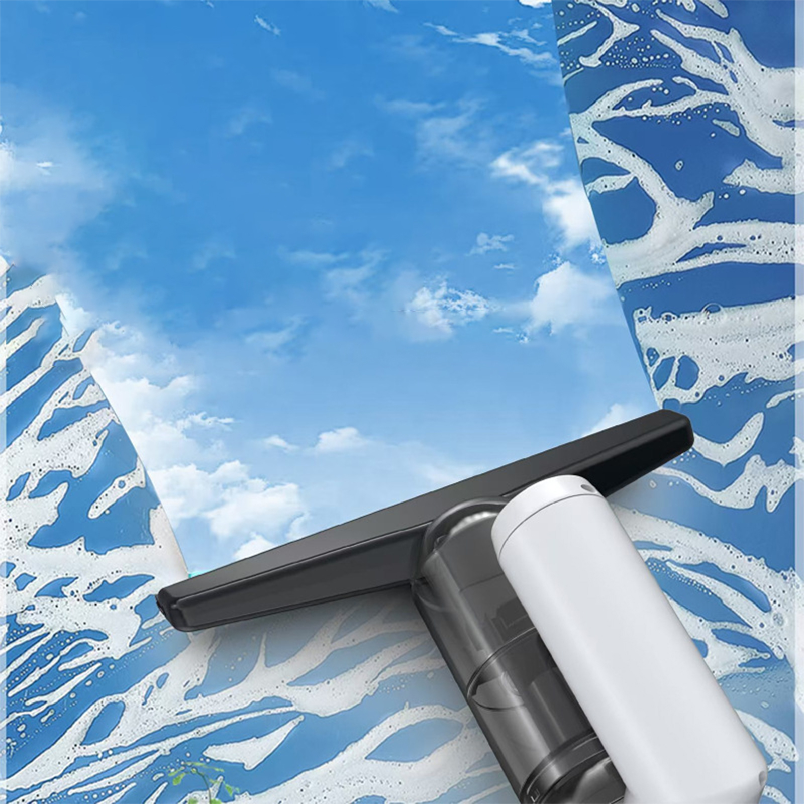 Ein Fensterputzwerkzeug mit einem schwarzen Abzieher und einem weißen Griff vor blauem Himmel.